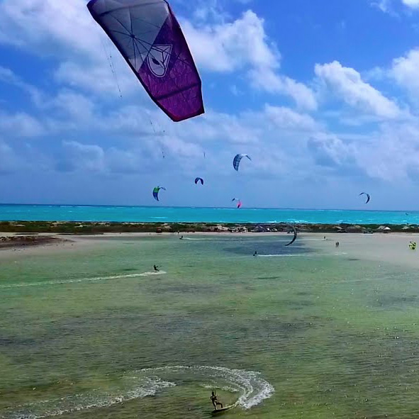 Practicar kitesurf en el Caribe